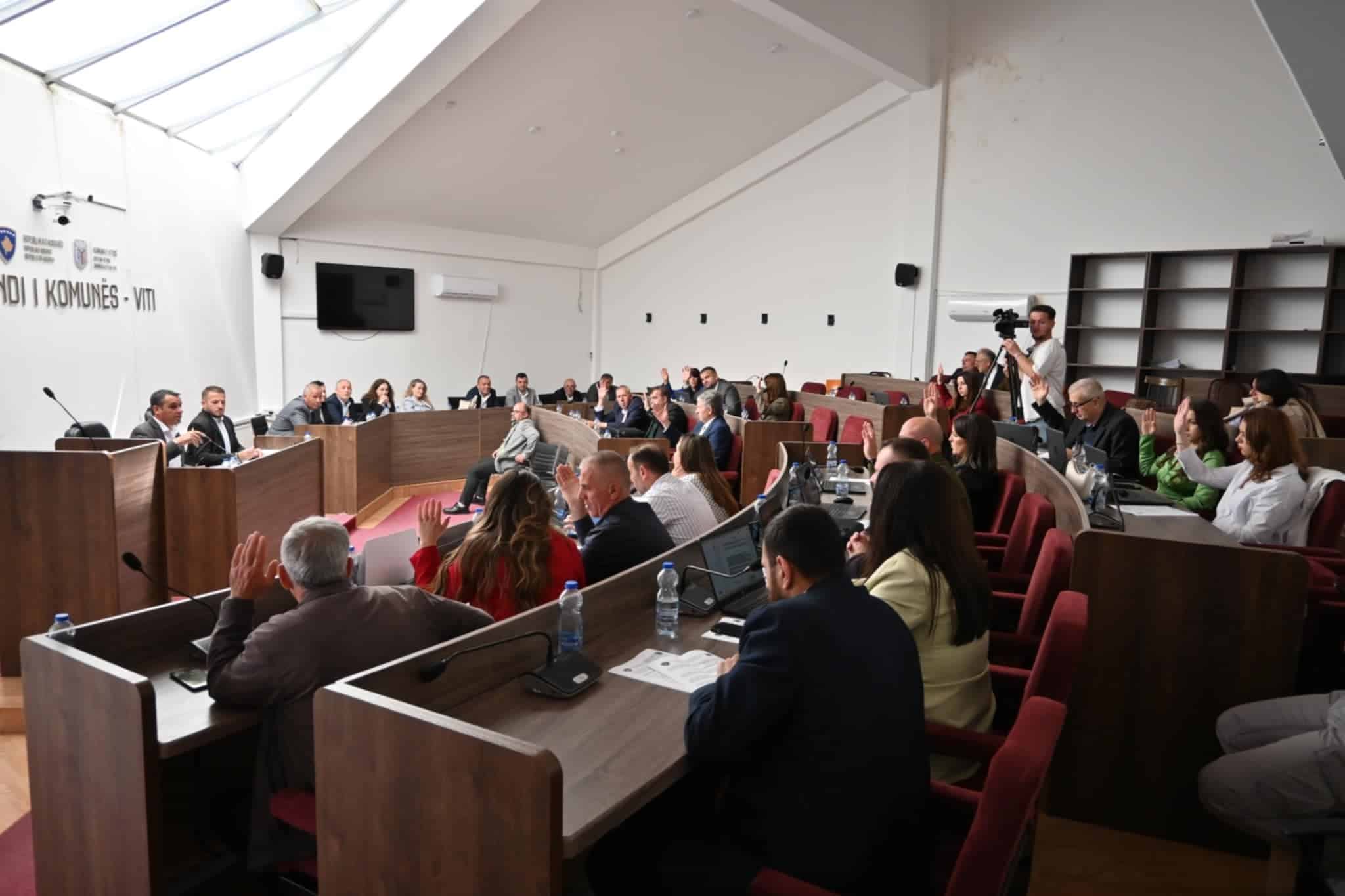 U mbajt mbledhja e katërt e Kuvendit Komunal të Vitisë, me theks të veçantë në pasqyrat financiare janar–mars 2025