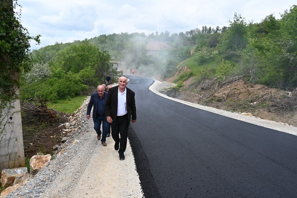 Filluan punimet në asfaltimin e rrugës së fshatit Vërnakollë