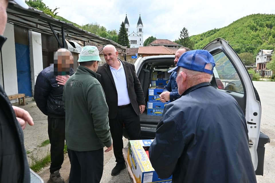 Komuna e Vitisë ndanë pako ushqimore për komunitetin kroat