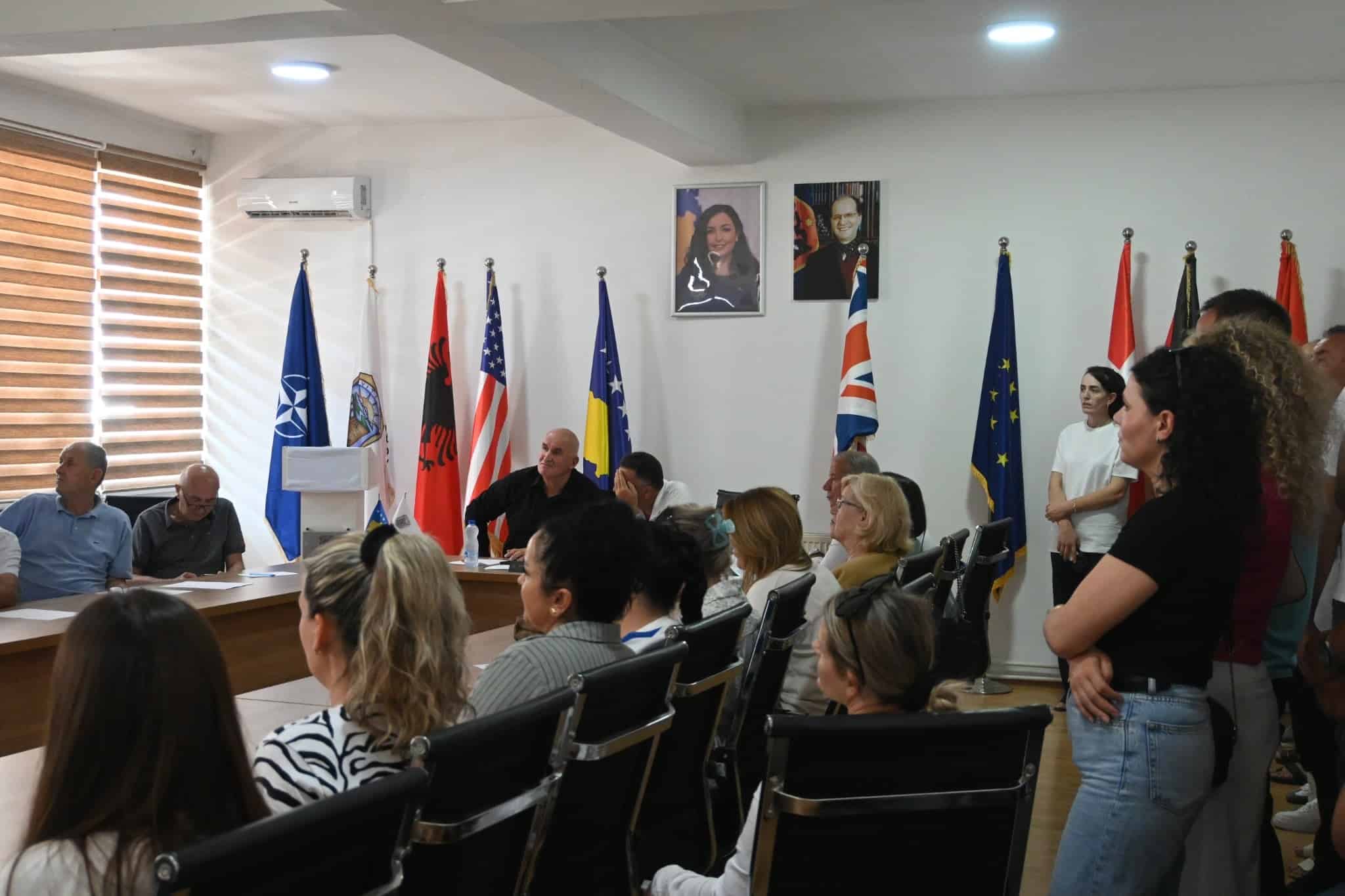 Kryetari Haliti zhvillon takimin e parë publik me qytetarët e Vitisë