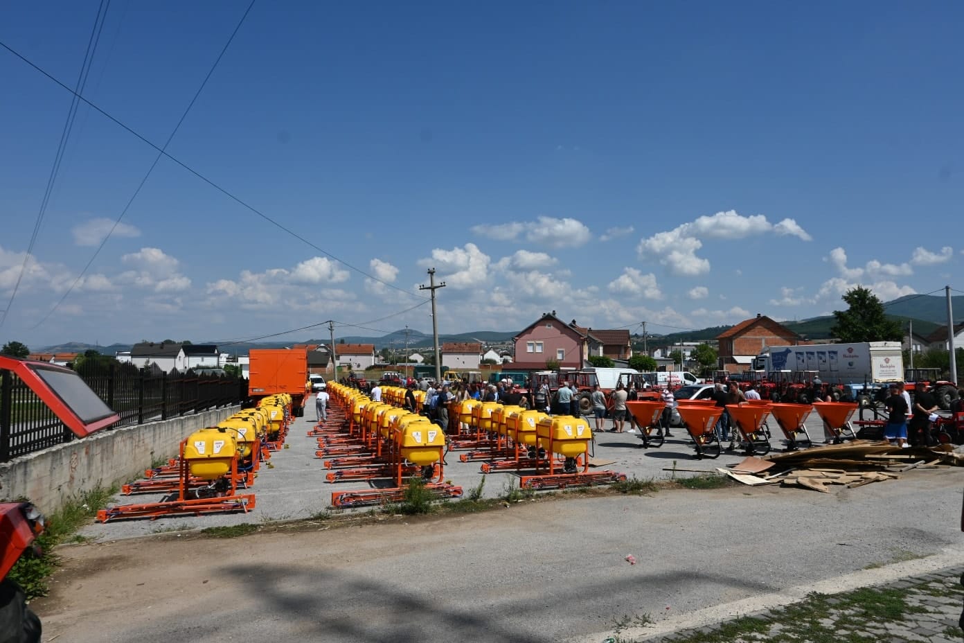 Komuna e Vitisë shpërndahen pajisje të ndryshme bujqësore për fermerët