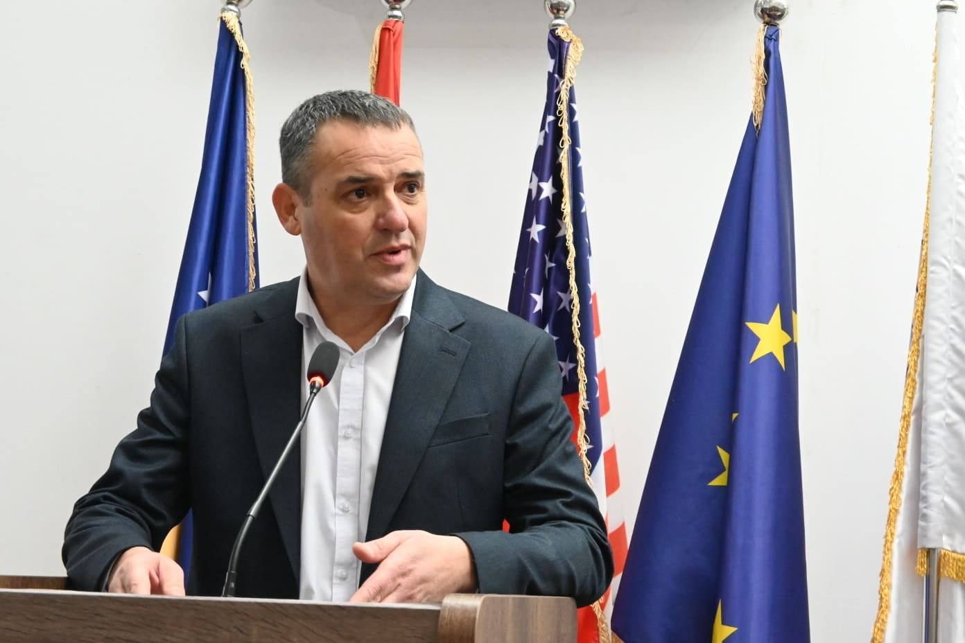 Bekim Azizi, rizgjidhet kryesues i Kuvendit Komunal të Vitisë